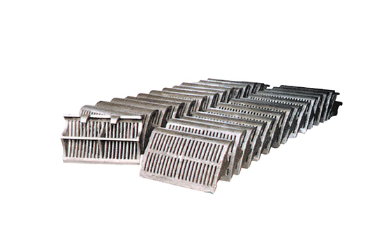 Cast wear-resistant grate plate